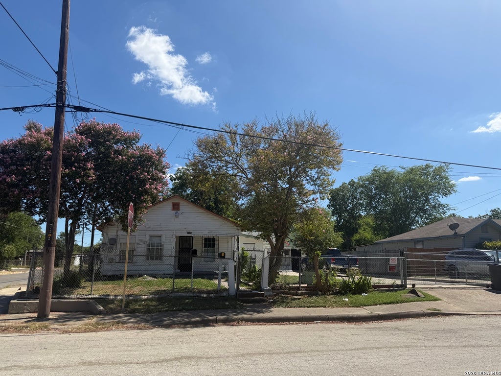 Photo of 3100 Vera Cruz, San Antonio, TX 78207 (MLS # 2009090)