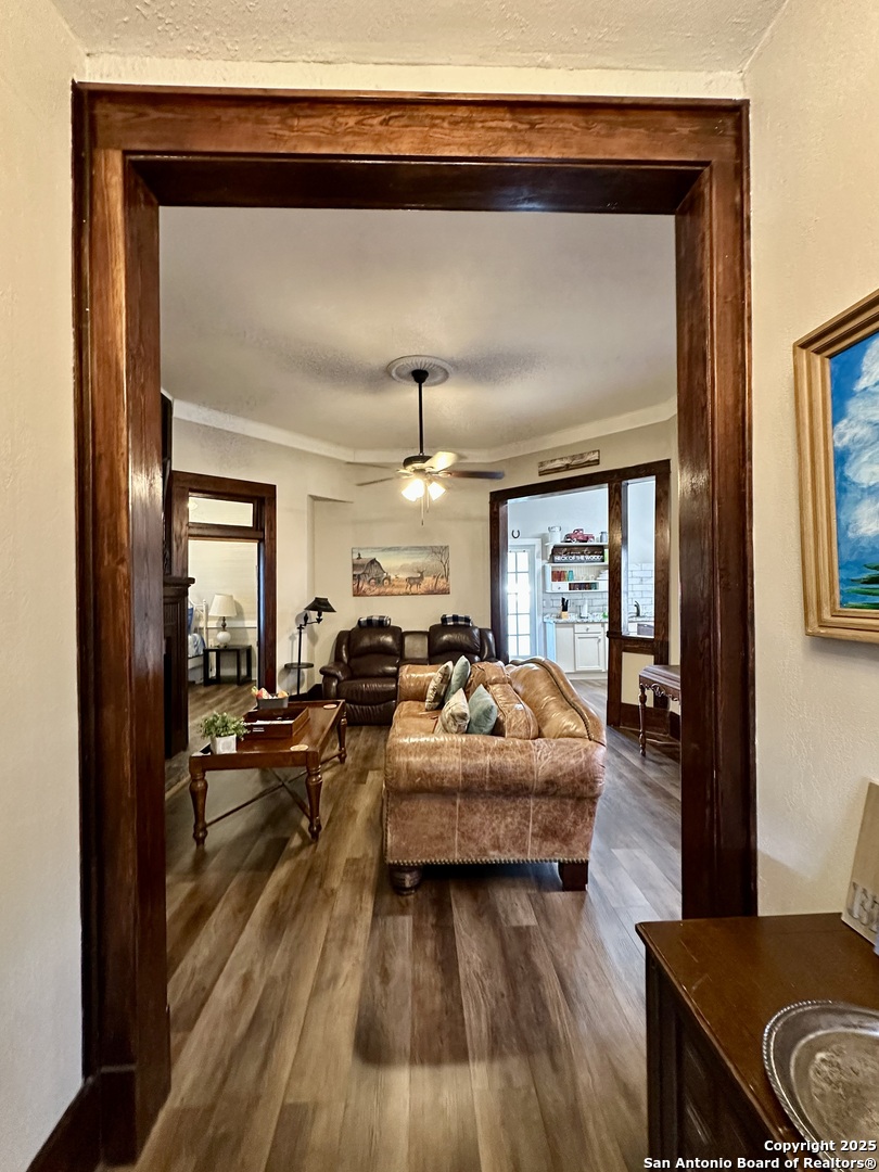 Utopia, Texas 78884, United States, 3 Bedrooms Bedrooms, ,1 BathroomBathrooms,Residential,Active,159415