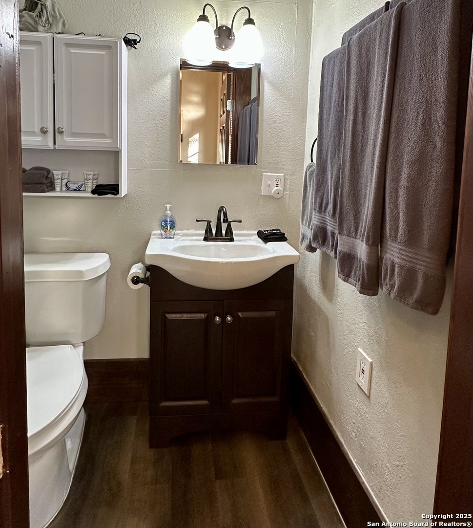 Utopia, Texas 78884, United States, 3 Bedrooms Bedrooms, ,1 BathroomBathrooms,Residential,Active,159415