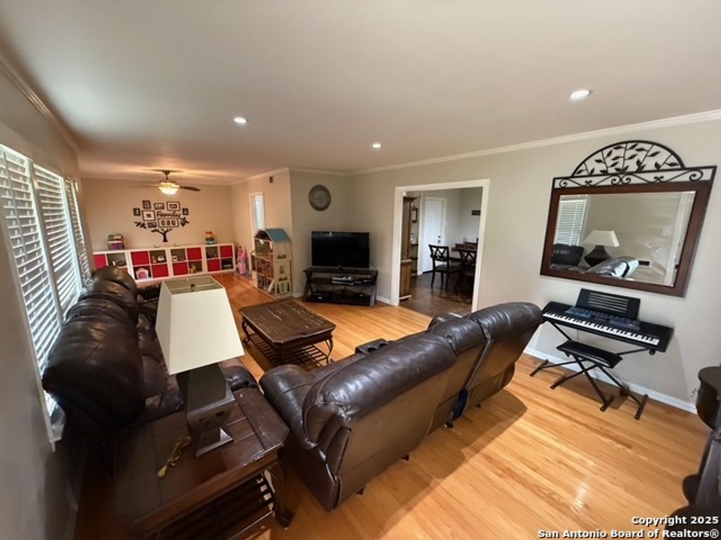 Photo of 403 E Nottingham, San Antonio, TX 78209 (MLS # 1874846)