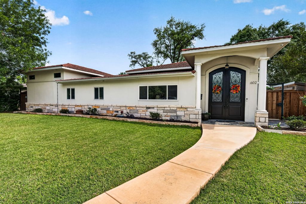 Photo of 602 E Nottingham, San Antonio, TX 78209 (MLS # 1958932)