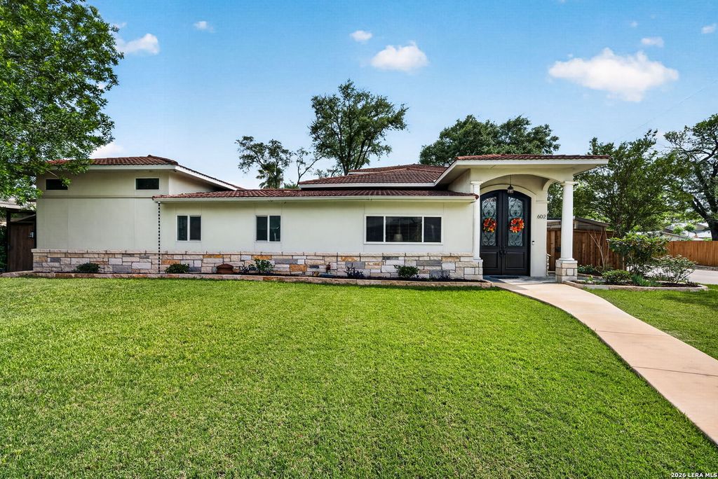 Photo of 602 E Nottingham, San Antonio, TX 78209 (MLS # 1958932)