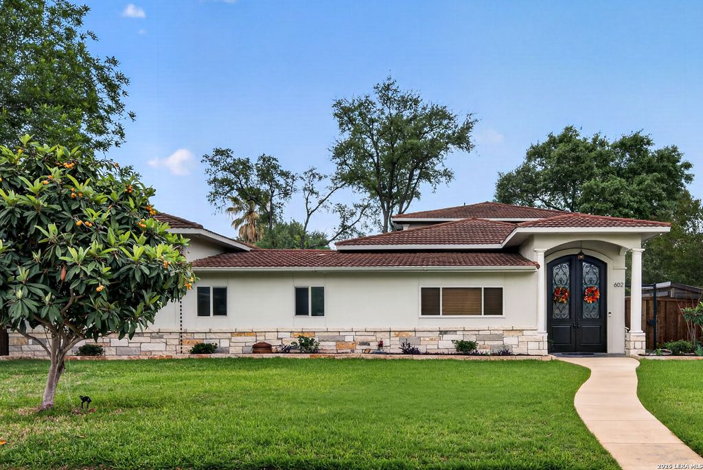 Photo of 602 E Nottingham, San Antonio, TX 78209 (MLS # 1958932)