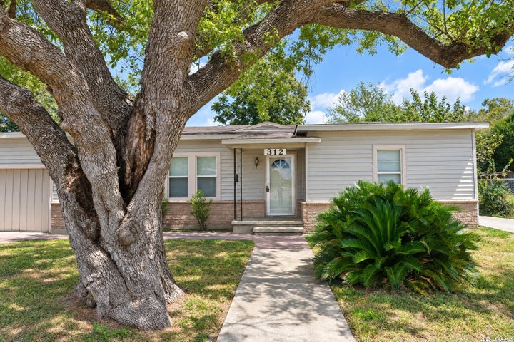 Photo 1 of 39 — 312 N MONROE ST, Beeville, TX 78102