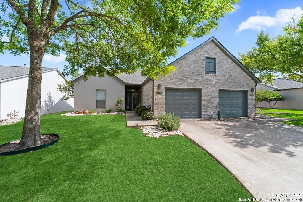 Photo of 1008 Edinburgh, Kerrville, TX 78028 (MLS # 1931588)