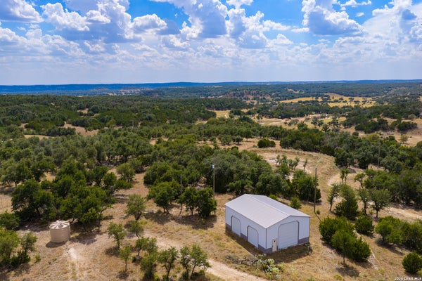 482 TONKAWA TRL, FREDERICKSBURG, TX 78624 - Image 8b4b7bcba3b1935b77489bd5fb10342d/1178767686
