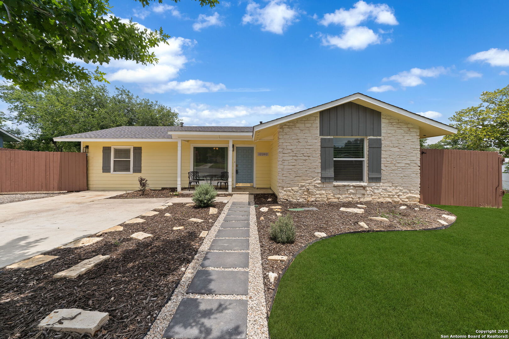 12202 Hollow Glen