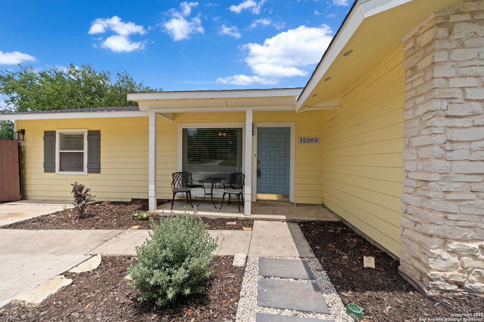 12202 Hollow Glen