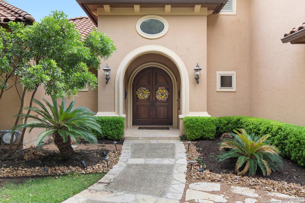 Photo of 410 Bentley Mnr, Shavano Park, TX 78249 (MLS # 1949655)