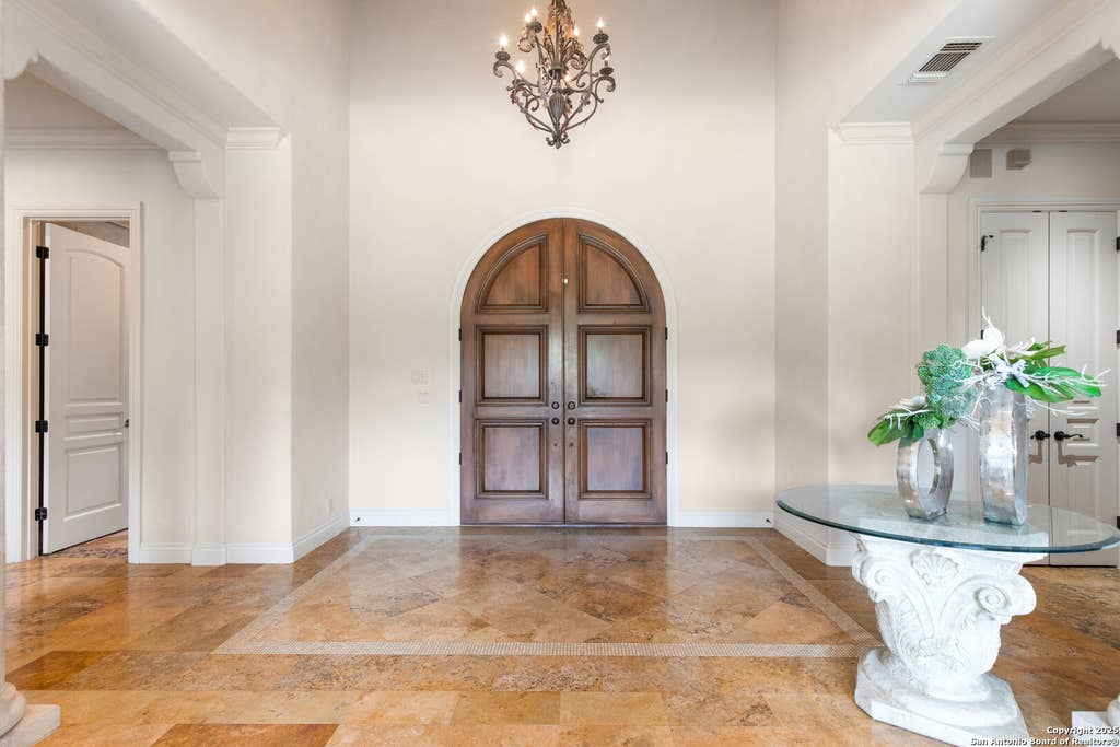 Photo of 410 Bentley Mnr, Shavano Park, TX 78249 (MLS # 1949655)