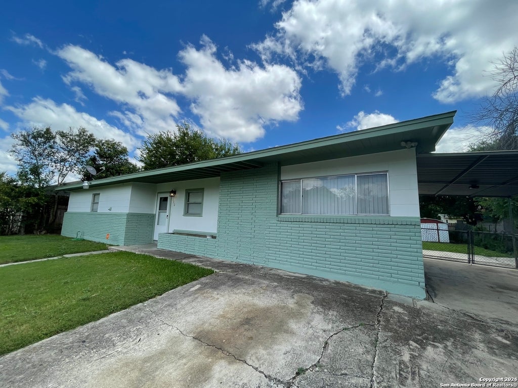 Photo of 130 ASHFORD DR, San Antonio, TX 78227 (MLS # 2014660)