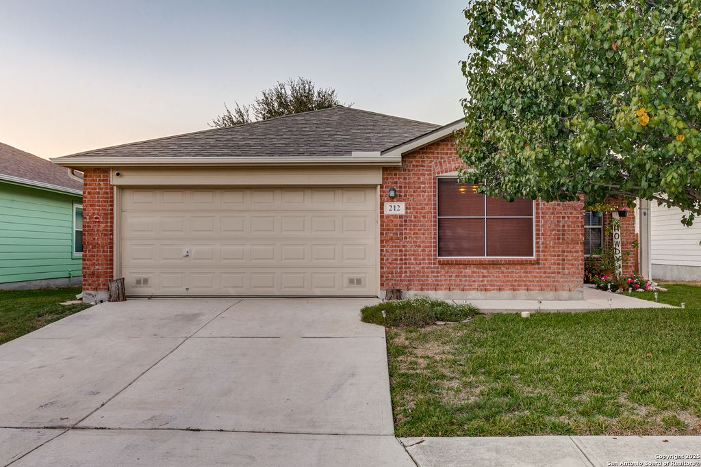 Photo of 212 Anvil Pl, Cibolo, TX 78108 (MLS # 1919084)