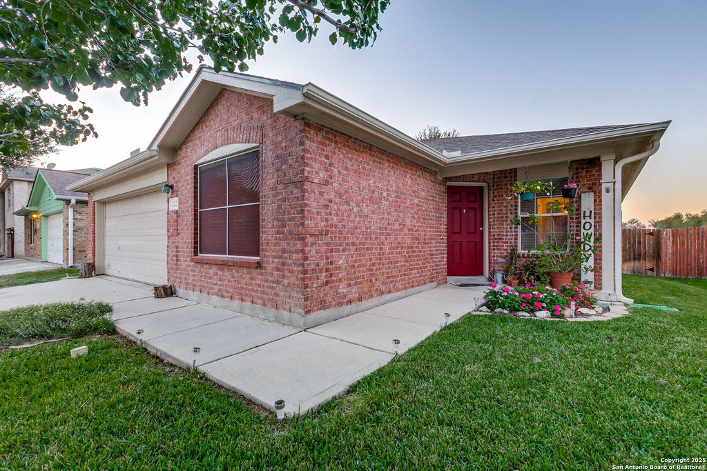Photo of 212 Anvil Pl, Cibolo, TX 78108 (MLS # 1919084)