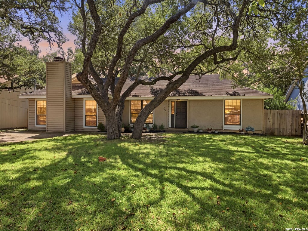 Photo of 327 Deer Creek Dr, Boerne, TX 78006 (MLS # 2022617)