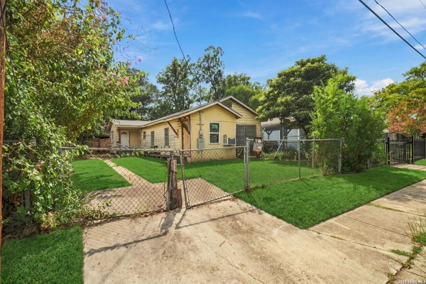 842 ANGELA ST, SAN ANTONIO, TX 78207 - Image 8bdd96d8c58e1cc2f15e191f00adb5fb/1575813175