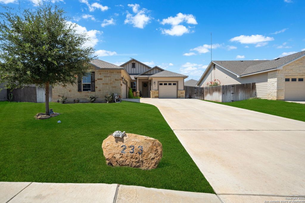 Photo of 233 Iron Gate, Pleasanton, TX 78064 (MLS # 1907408)