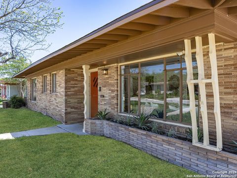 68 Vaughan Pl San Antonio TX 78201