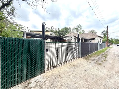 Photo of 944 Briscoe Aly, San Antonio, TX 78207 (MLS # 1962853)
