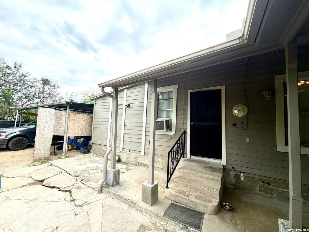Photo of 944 Briscoe Aly, San Antonio, TX 78207 (MLS # 1962853)