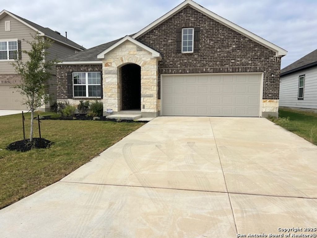 Photo of 105 BEVERIDGE, Seguin, TX 78155 (MLS # 1917877)
