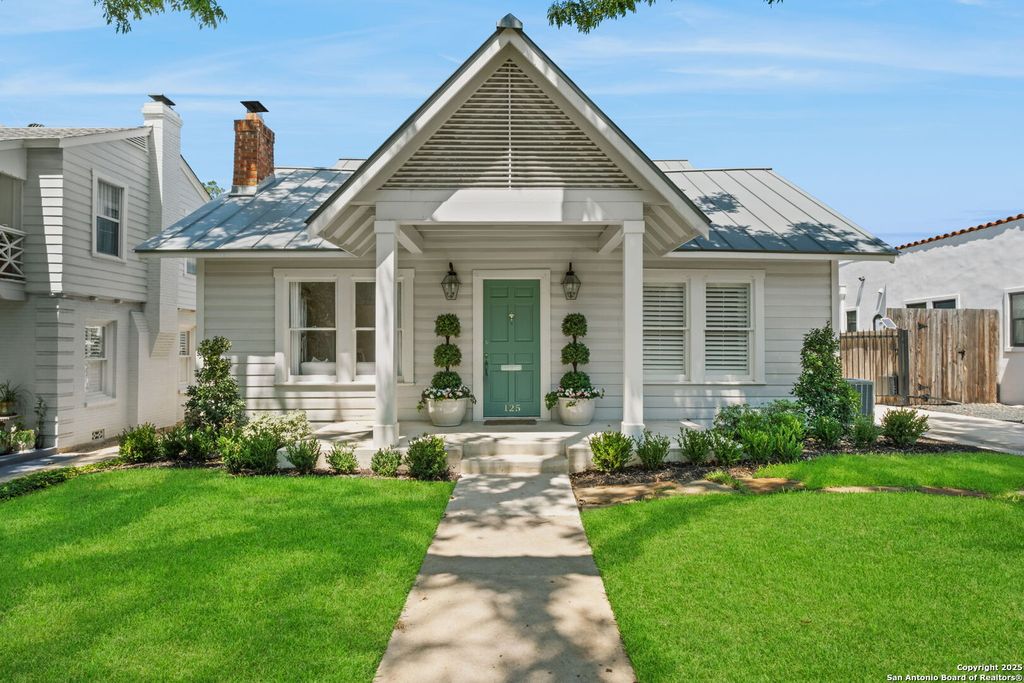 Photo of 125 Cloverleaf, Alamo Heights, TX 78209 (MLS # 1898055)
