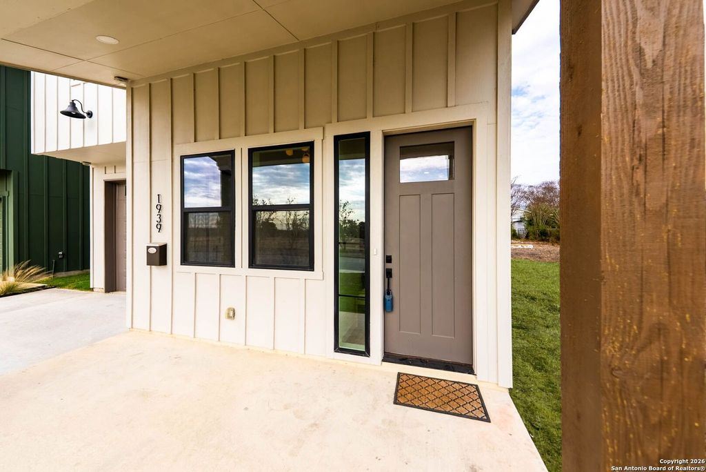 Photo of 1939 W French Pl, San Antonio, TX 78201 (MLS # 1934504)