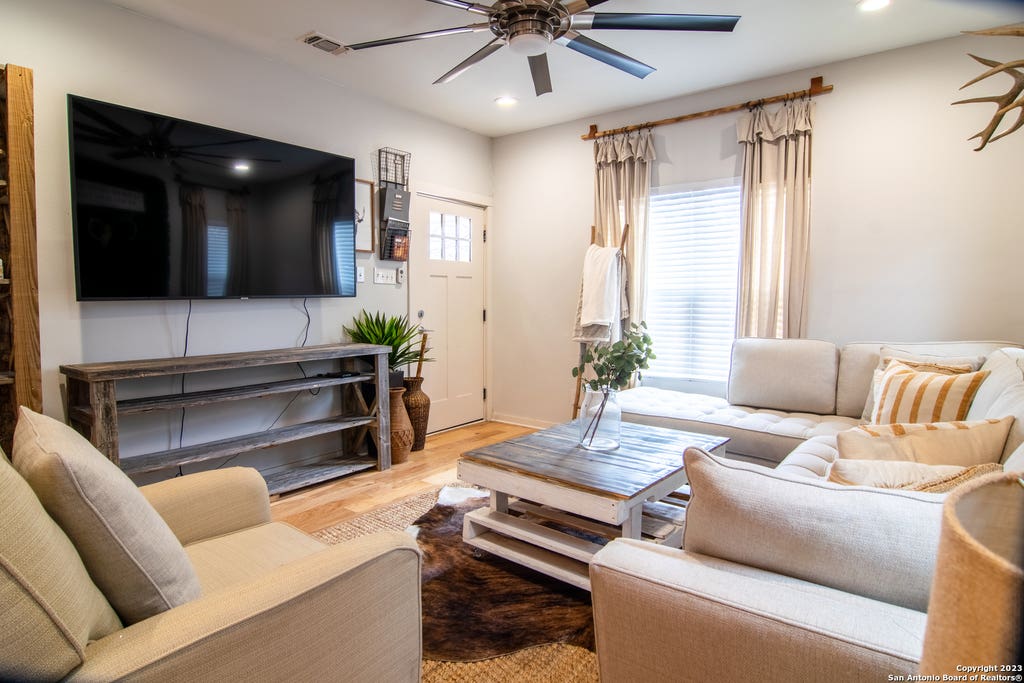 Photo of 705 W Elsmere Pl, San Antonio, TX 78212 (MLS # 2003371)