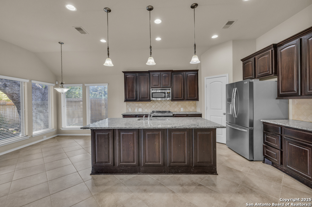 556 Oak Cascade