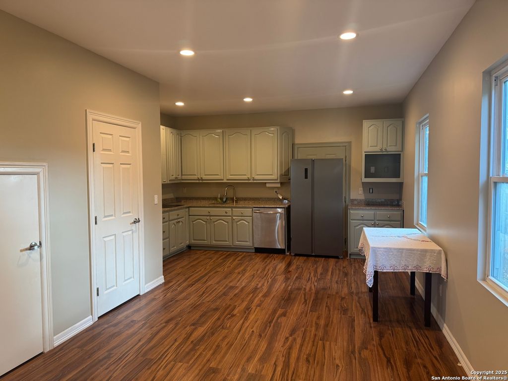 Photo of 506 Elvira St, San Antonio, TX 78207 (MLS # 1924047)