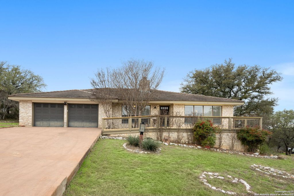 Photo of 110 Highlands Blvd, Horseshoe Bay, TX 78657 (MLS # 1845766)