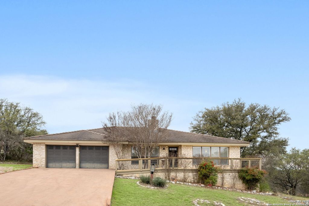 Photo of 110 Highlands Blvd, Horseshoe Bay, TX 78657 (MLS # 1845766)