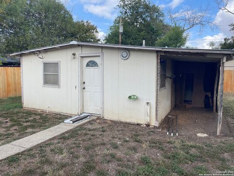 A home in Hondo