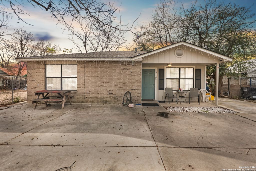 Photo of 912 Torreon, San Antonio, TX 78207 (MLS # 1934024)