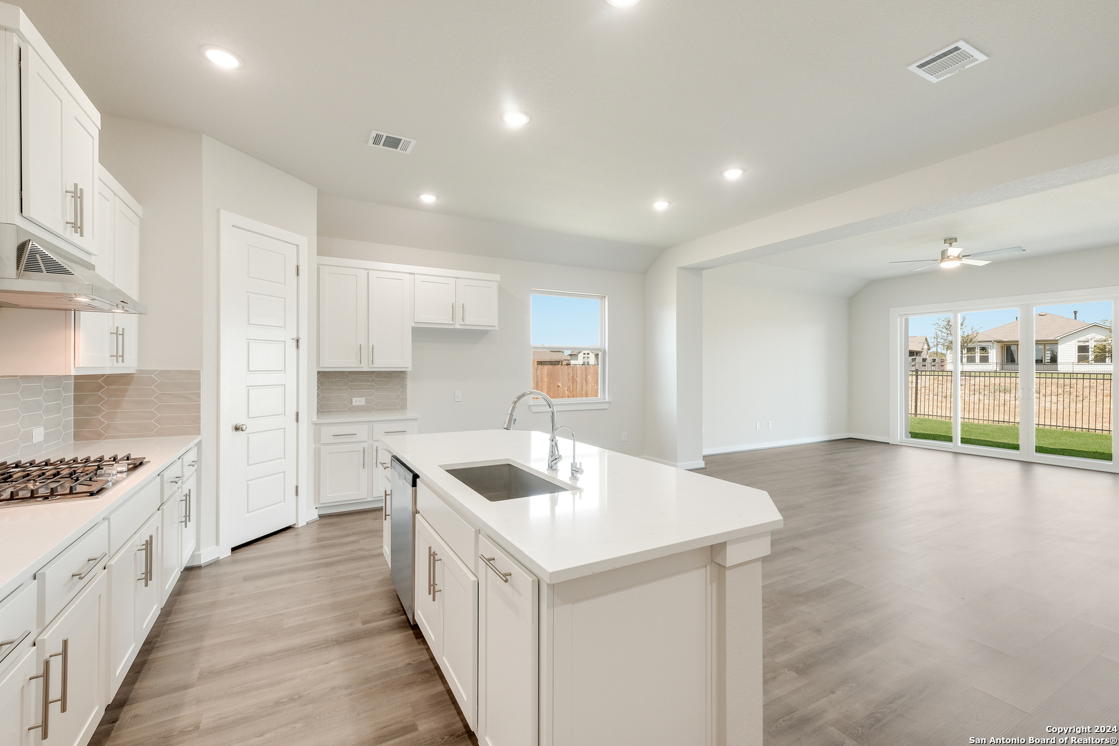 453 Foxtail Valley