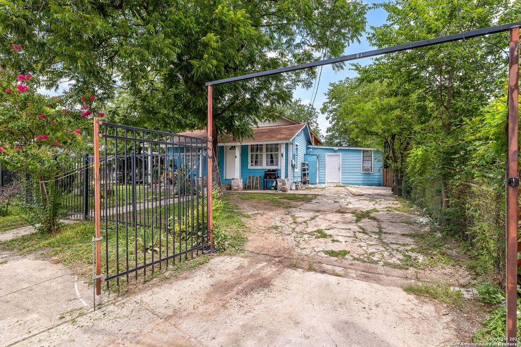 Photo of 43 Leroux, San Antonio, TX 78207 (MLS # 1874441)