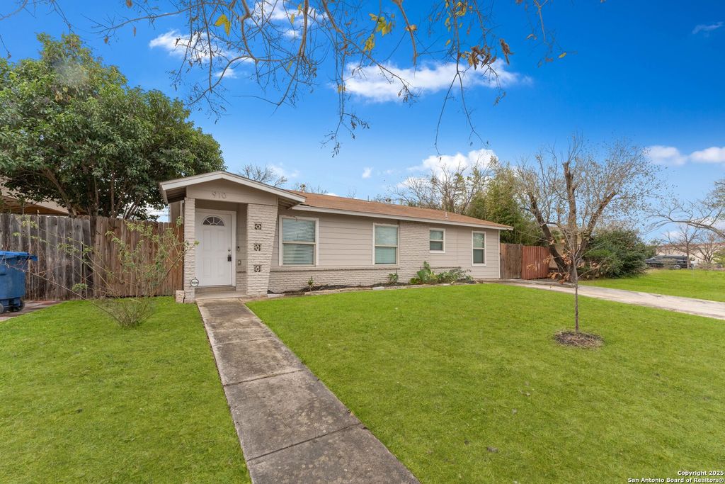 Photo of 910 REXFORD DR, San Antonio, TX 78216 (MLS # 1883814)