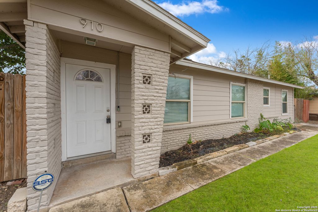 Photo of 910 REXFORD DR, San Antonio, TX 78216 (MLS # 1883814)