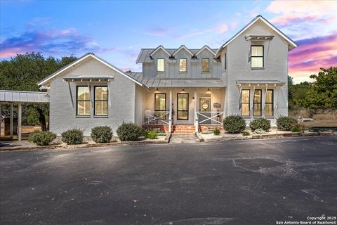 205 Longwood Dr. New Braunfels TX 78132