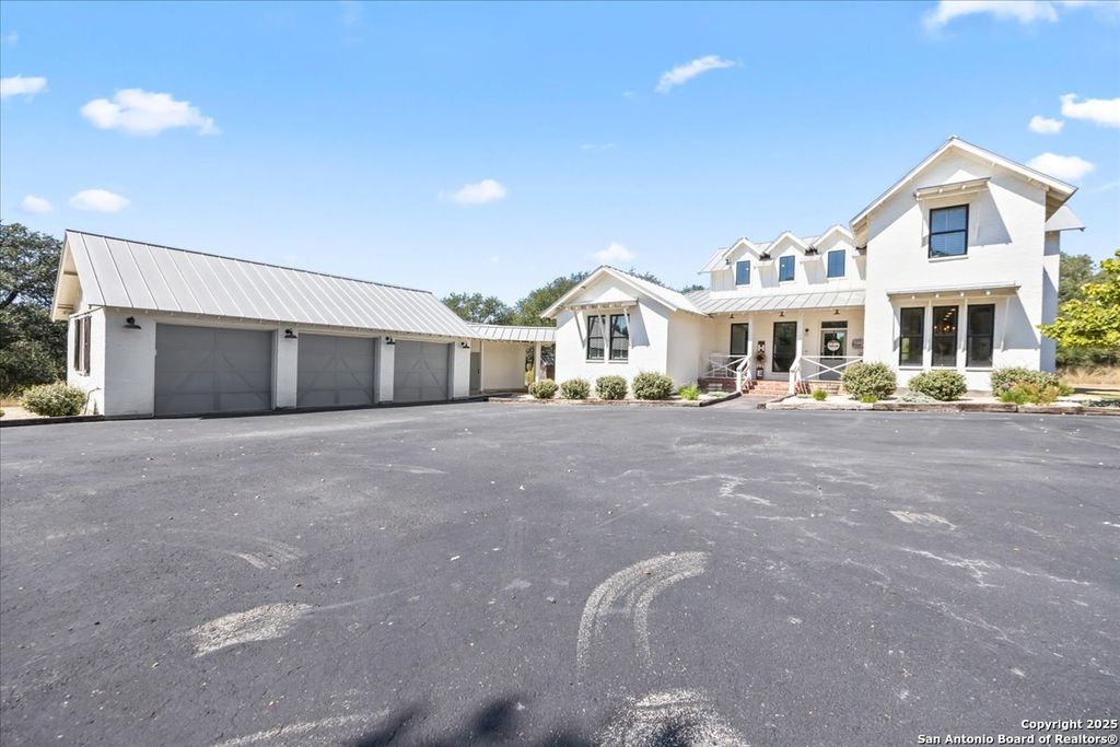 Photo of 205 Longwood Dr., New Braunfels, TX 78132 (MLS # 1918878)