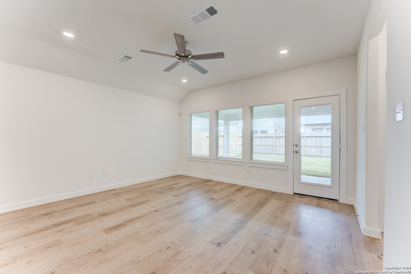 1558 Estelea Grove