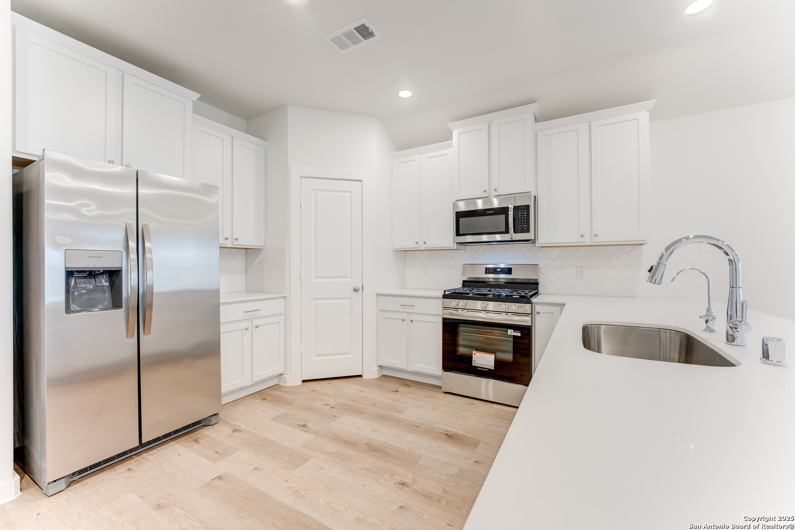 1558 Estelea Grove