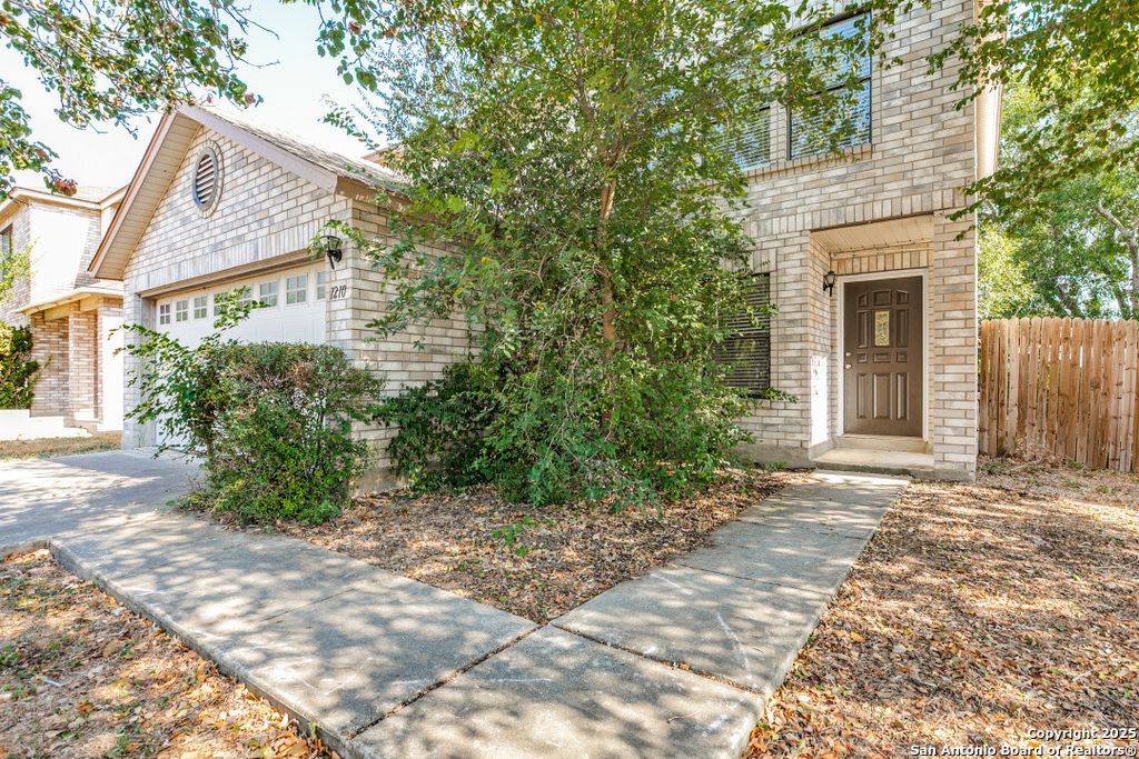 Photo of 1210 Crossing Oaks, San Antonio, TX 78253 (MLS # 1920644)