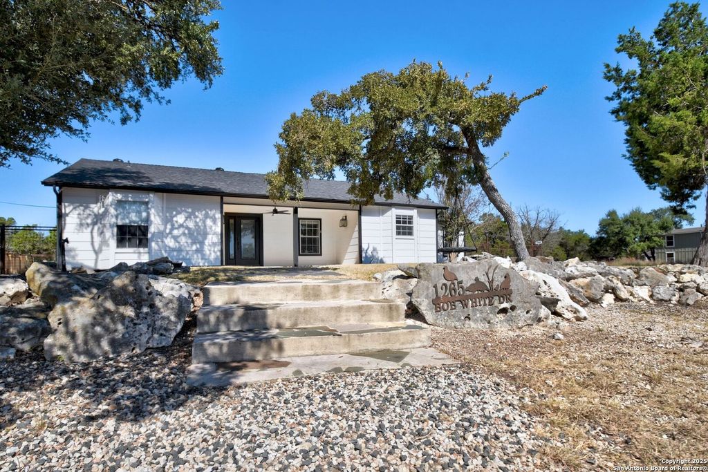 Photo of 1265 Bob White, Spring Branch, TX 78070 (MLS # 1918347)