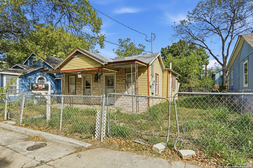 Photo of 155 W Zavalla, San Antonio, TX 78204 (MLS # 1925403)