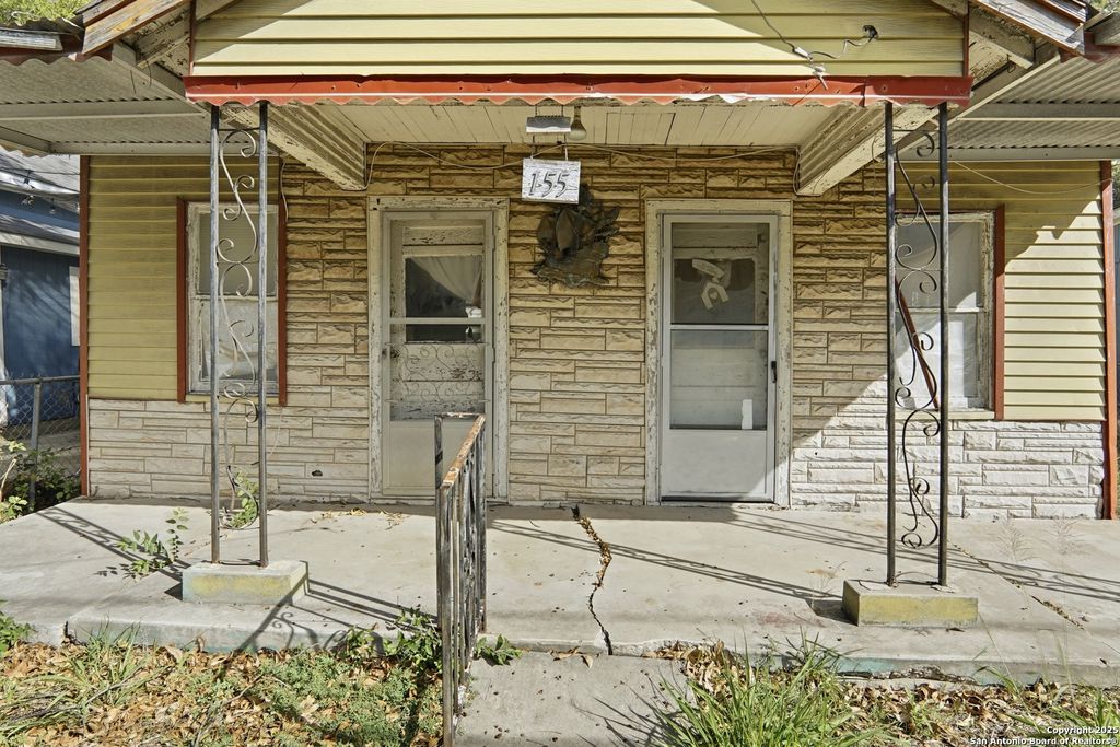 Photo of 155 W Zavalla, San Antonio, TX 78204 (MLS # 1925403)