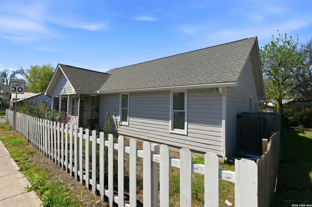 Photo of 419 hackberry, San Antonio, TX 78202 (MLS # 1948316)