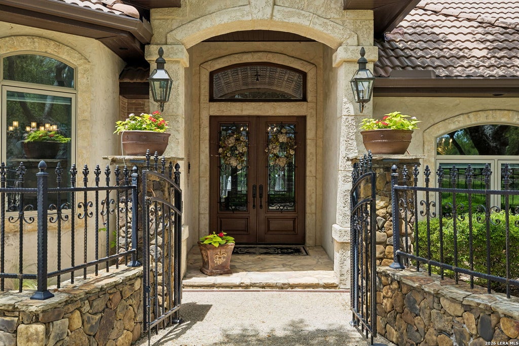 Photo of 318 Hyacinth Ln, San Antonio, TX 78260 (MLS # 1972366)