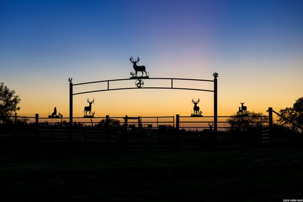 1909 HUBBARD RD, COTULLA, TX 78014 - Image 8d795a010f35fe5259f4f0c823d17157/198373709