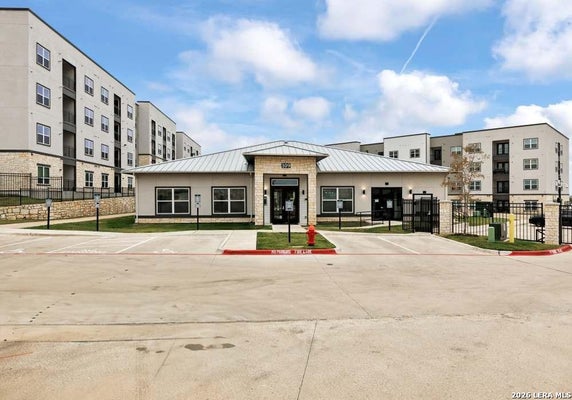 2551 N GUADALUPE ST APT 4306, SEGUIN, TX 78155 - Image 8d7e19a4ac64beeddbfd1e8adb6396e4/21673430