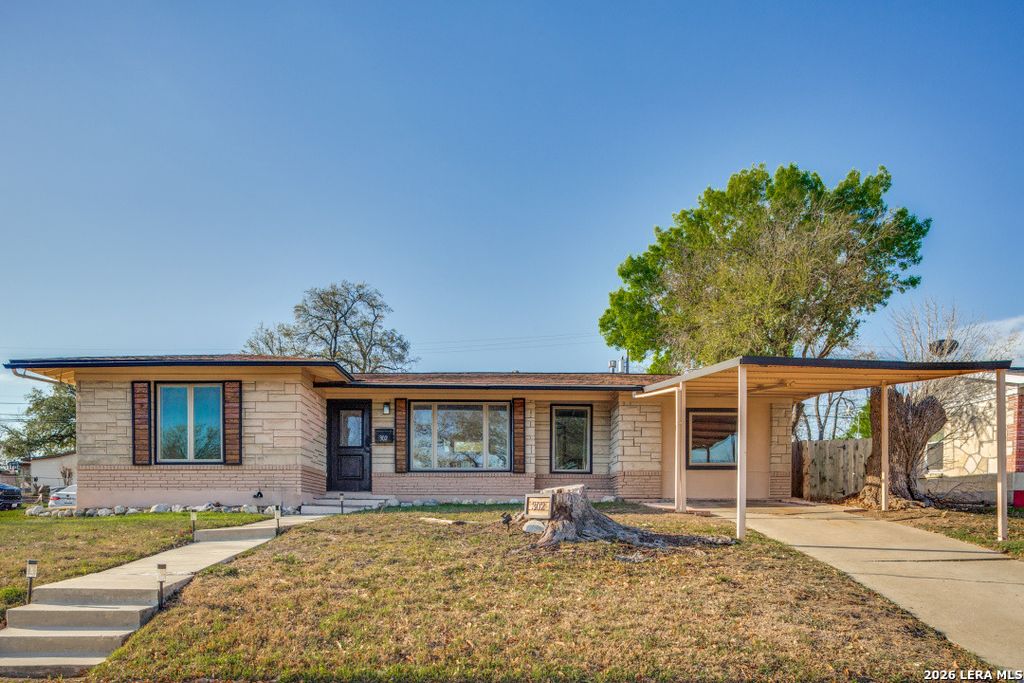 Photo of 302 Sullivan Dr, San Antonio, TX 78213 (MLS # 1950492)